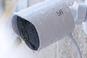 YI Outdoor Camera 1080p — защищённая от воды камера наблюдения за $100″