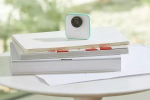 Google Clips — компактная 12-Мп камера, которая фотографирует сама»